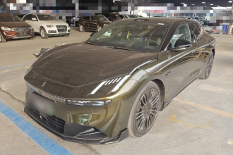 领克10 EM-P 2025款 240四驱Ultra运动版