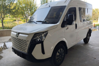 东风御风 御风 2023款 V9+ 2.0T 手动前驱多功能短轴中顶5/6座