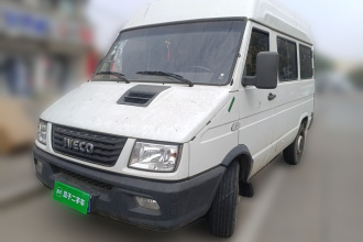 依维柯得意 2021款 2.5T A35 M1客车5-9座短轴中顶单胎侧拉门