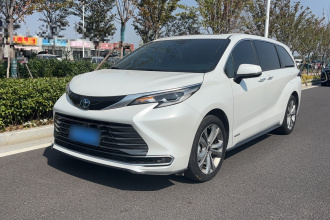 丰田 赛那SIENNA 2023款 2.5L混动 尊贵版
