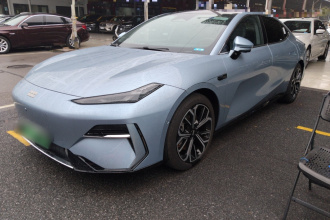 吉利银河 银河E8 2025款 700km 远航智驾版