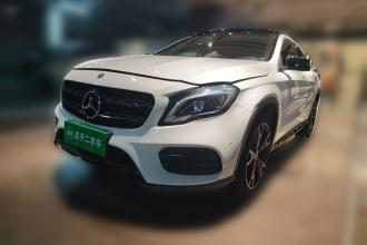 奔驰GLA 2018款 GLA 220 4MATIC 运动型
