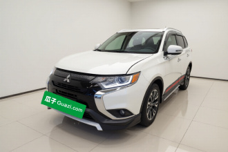 三菱 欧蓝德 2020款 2.0L 两驱畅享版 7座