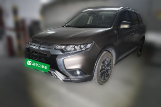 三菱 欧蓝德 2020款 2.4L 四驱致享版 5座