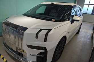 极氪009 2024款 七座过道版四驱 108kWh