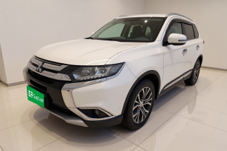 三菱 欧蓝德 2018款 2.4L 四驱精英版 5座