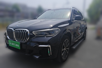 宝马X5 2022款 改款 xDrive 30Li 尊享型M运动套装