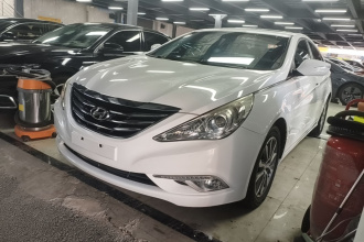 现代 索纳塔 2015款 经典 2.0L 自动领先版