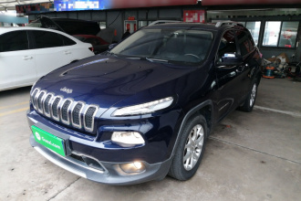Jeep 自由光 2017款 2.0L 优越版