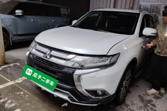 三菱 欧蓝德 2016款 2.4L 四驱精英版 5座