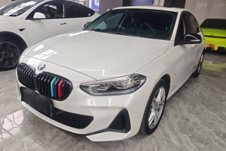 宝马1系 2021款 改款 120i M运动曜夜版