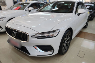 沃尔沃S60 2025款 B4 智逸豪华版