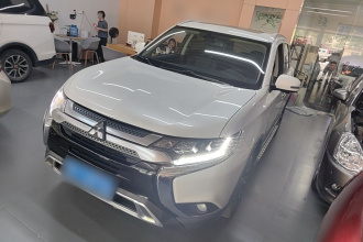 三菱 欧蓝德 2020款 2.4L 四驱致享版 7座