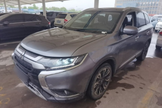 三菱 欧蓝德 2019款 2.4L 四驱致享版 7座 国VI