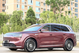 鸿蒙智行 问界M8 2025款 增程 Ultra版 53.4kWh 5座版 (192线激光雷达）