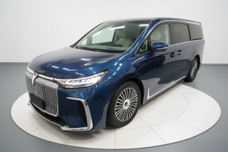 岚图汽车 岚图梦想家 2025款 PHEV 四驱旗舰鲲鹏版