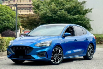 福特 福克斯 2020款 三厢 EcoBoost 180 自动ST Line