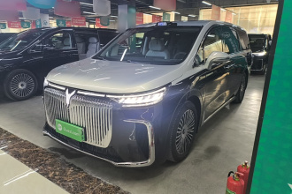 岚图汽车 岚图梦想家 2025款 PHEV 四驱旗舰乾崑版