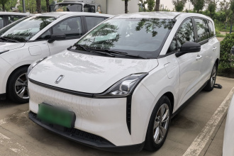 奔腾NAT 2023款 PRO 舒享出行加长版 425km