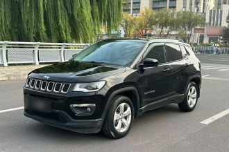 Jeep 指南者 2020款 220T 自动精英版