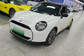 电动MINI COOPER 2025款 456km COOPER E 经典派