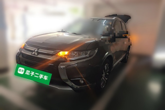 三菱 欧蓝德 2016款 2.4L 四驱精英版 5座
