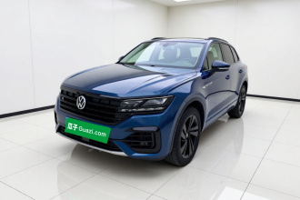 大众 途锐 2022款 3.0TSI 锐享版 曜黑运动套装