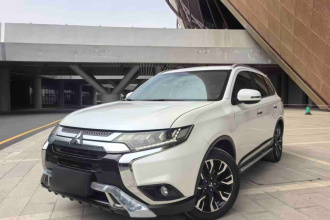 三菱 欧蓝德 2020款 2.4L 四驱致享版 5座