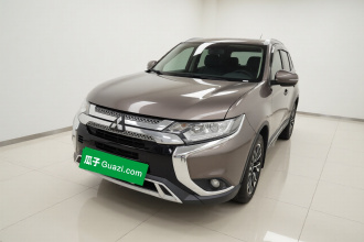 三菱 欧蓝德 2019款 2.0L 两驱畅享版 7座 国VI