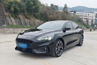 福特 福克斯 2021款 三厢 EcoBoost 180 自动ST Line