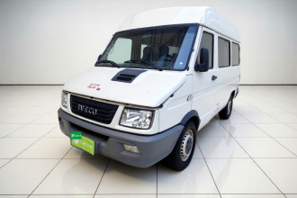依维柯得意 2020款 2.5T A35客车单胎中顶5-9座国V