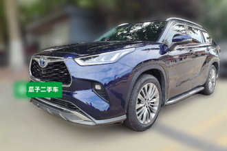 丰田 汉兰达 2022款 双擎 2.5L 四驱至尊版 7座