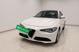 阿尔法·罗密欧 Giulia朱丽叶 2017款 2.0T 200HP 精英版