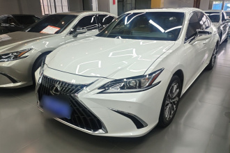 雷克萨斯ES 2022款 300h 卓越版