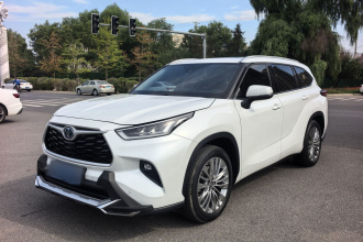 丰田 汉兰达 2022款 双擎 2.5L 四驱尊贵版 7座