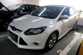 福特 福克斯 2012款 两厢 2.0L 手动豪华运动型