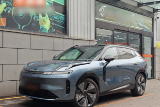 领克08 EM-P 2025款 220km 四驱性能Halo