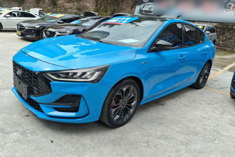 福特 福克斯 2022款 三厢 EcoBoost 180 自动ST Line