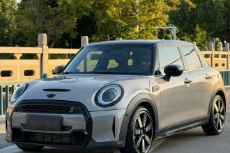 MINI 2023款 改款 2.0T COOPER S 艺术家 五门版