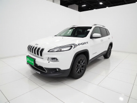 Jeep 自由光 2020款 2.0L 两驱经典运动版