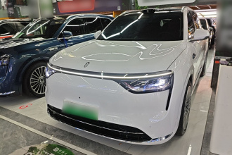 鸿蒙智行 问界M8 2025款 增程 Ultra版 53.4kWh 6座版 (192线激光雷达）