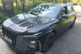 红旗H5 2025款 2.0T 自动玄影200万辆纪念版