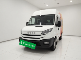 依维柯得意 2023款 2.5T A35M1短轴低顶单胎侧拉门5-9座