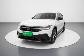 大众 途观L 2025款 出众款 300TSI 自动两驱龙腾版
