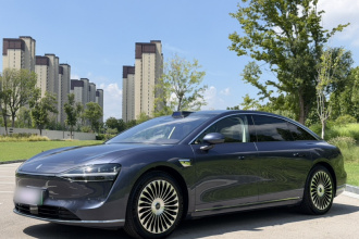 鸿蒙智行 享界S9 2026款 纯电 Ultra 四驱 100kWh (192线激光雷达）