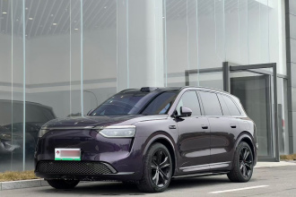 鸿蒙智行 问界M8 2025款 纯电 Max+ 六座四驱版