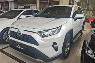 丰田 RAV4荣放 2022款 2.0L CVT两驱风尚Plus版