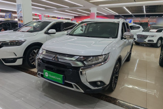 三菱 欧蓝德 2019款 2.0L 两驱畅享版 7座 国VI