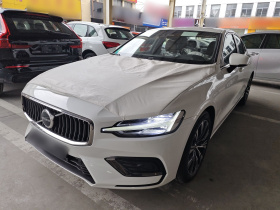 沃尔沃S60 2025款 B4 智远豪华版