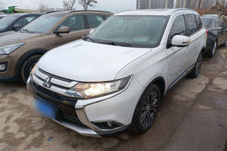 三菱 欧蓝德 2018款 2.0L 两驱荣耀版 5座